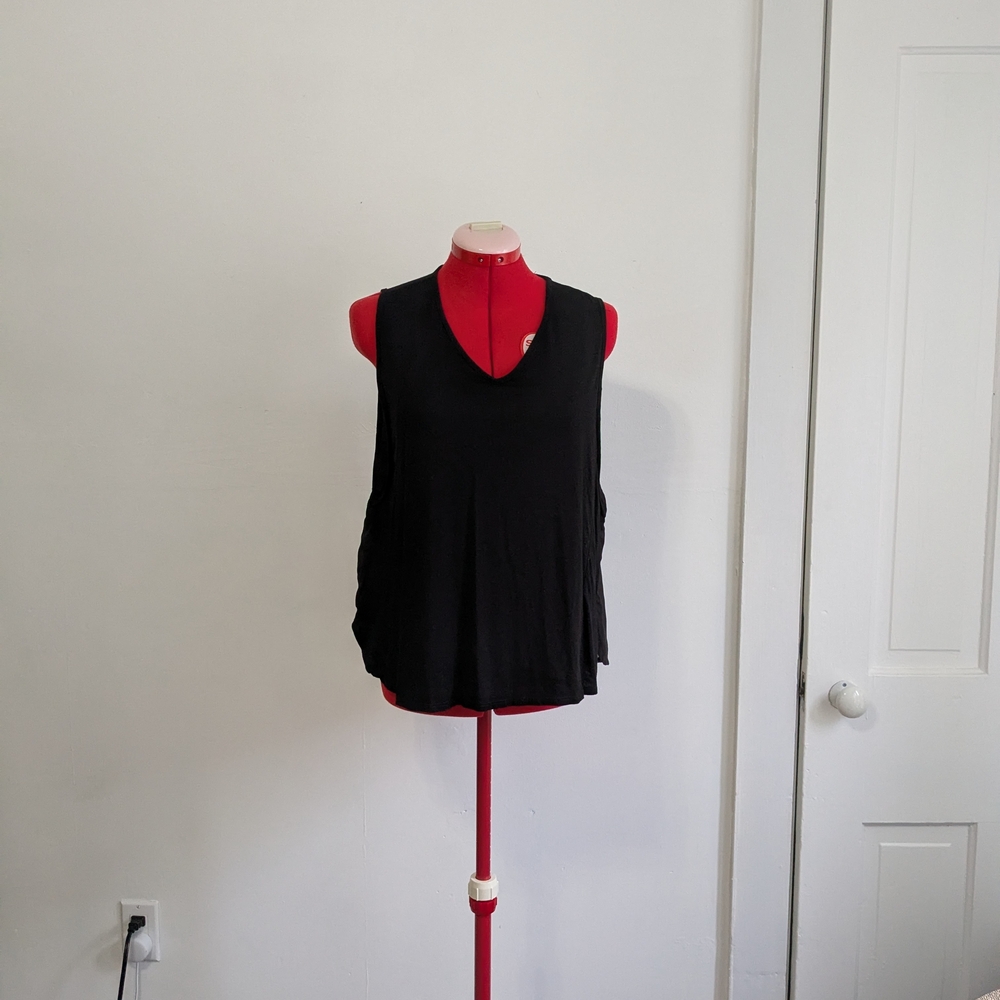 Black Relaxed Sleeveless Tank Top